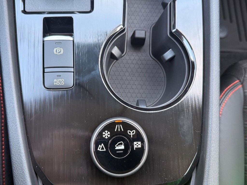 Nissan Rogue Vehicle Full-screen Gallery Image 19