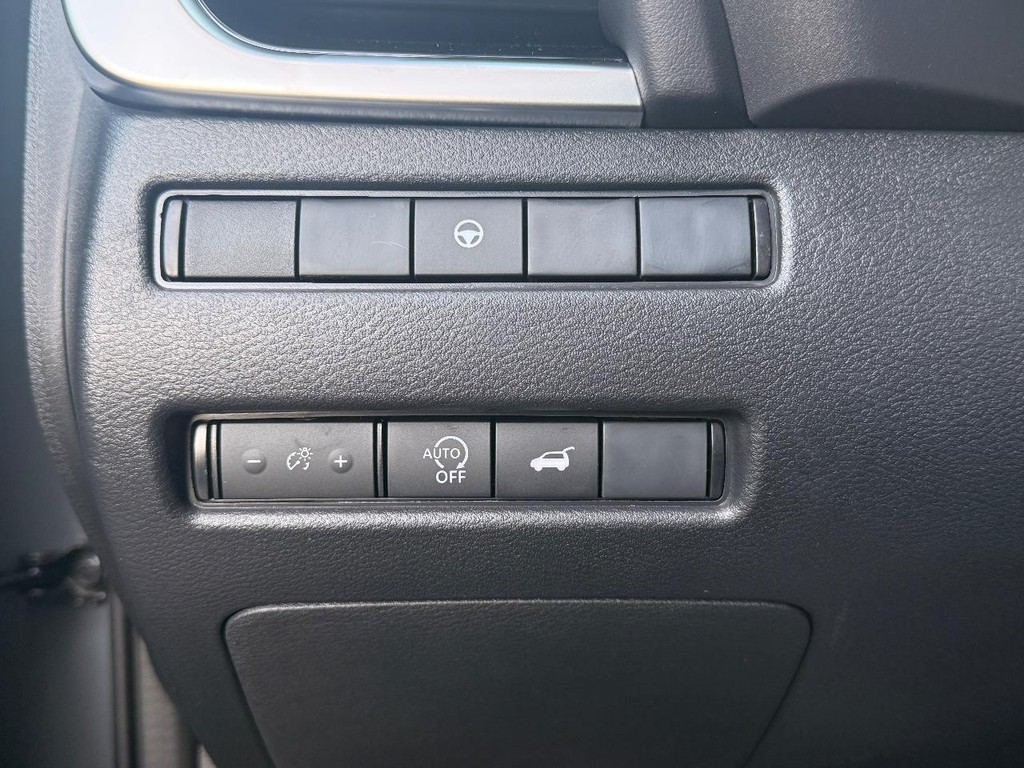 Nissan Rogue Vehicle Full-screen Gallery Image 21