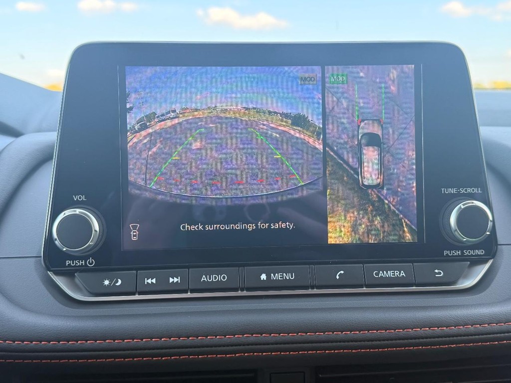 Nissan Rogue Vehicle Full-screen Gallery Image 23