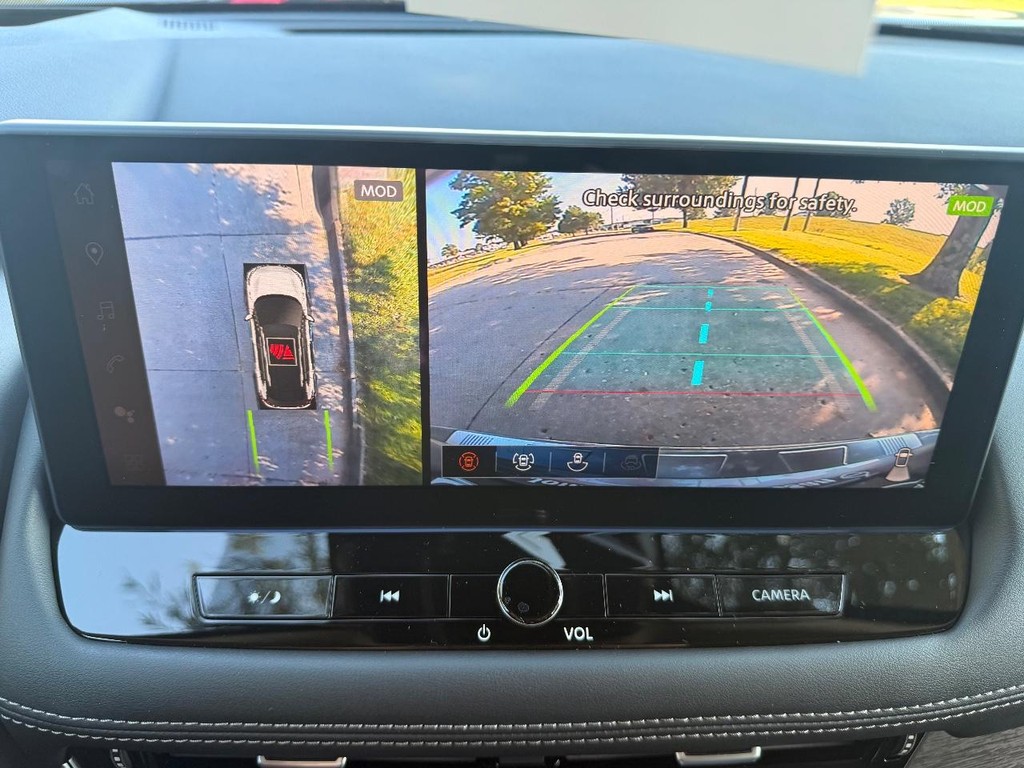 Nissan Rogue Vehicle Full-screen Gallery Image 02