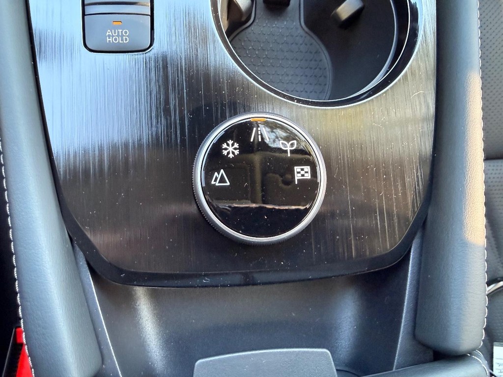 Nissan Rogue Vehicle Full-screen Gallery Image 04