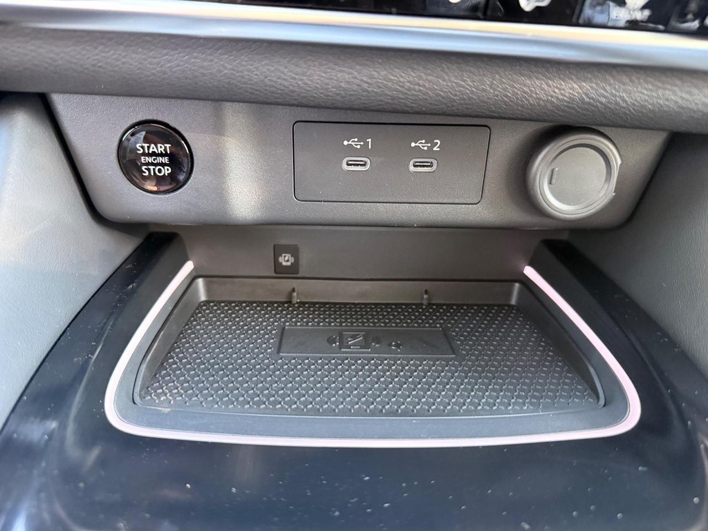 Nissan Rogue Vehicle Full-screen Gallery Image 05