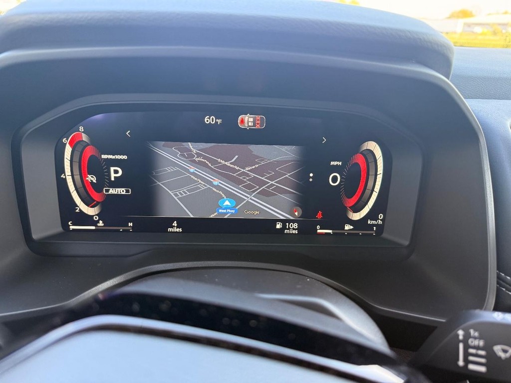 Nissan Rogue Vehicle Full-screen Gallery Image 08