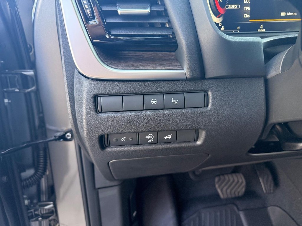 Nissan Rogue Vehicle Full-screen Gallery Image 10