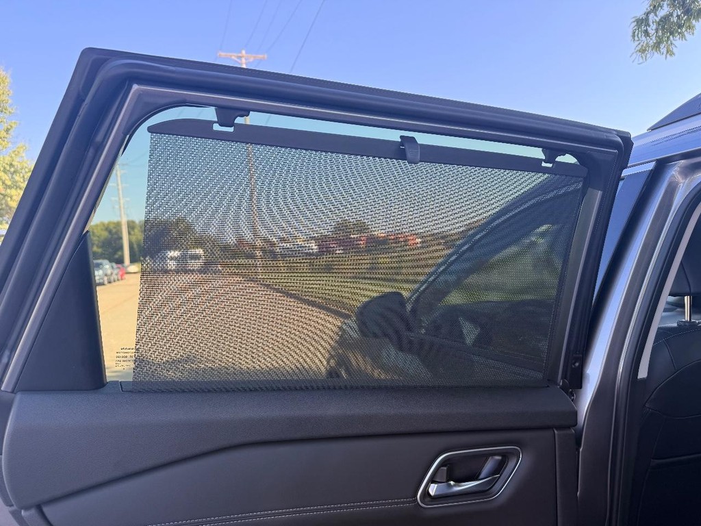 Nissan Rogue Vehicle Full-screen Gallery Image 13