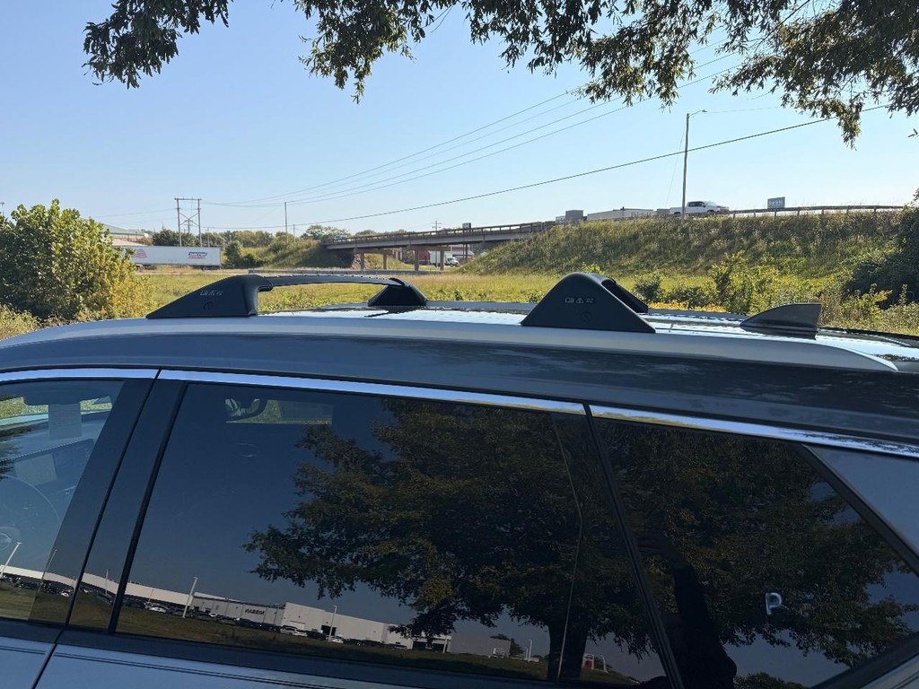 Nissan Rogue Vehicle Full-screen Gallery Image 19