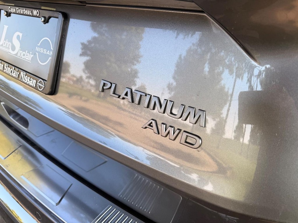 Nissan Rogue Vehicle Full-screen Gallery Image 29