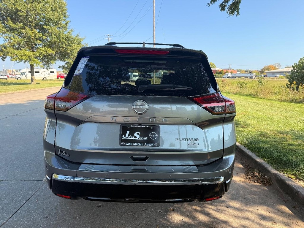 Nissan Rogue Vehicle Full-screen Gallery Image 30