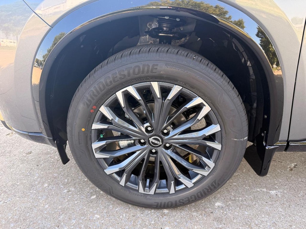 Nissan Rogue Vehicle Full-screen Gallery Image 31