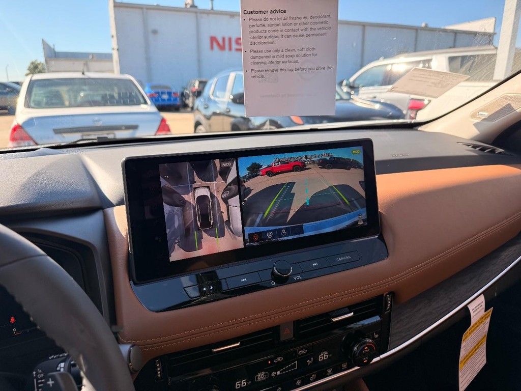 Nissan Rogue Vehicle Full-screen Gallery Image 04