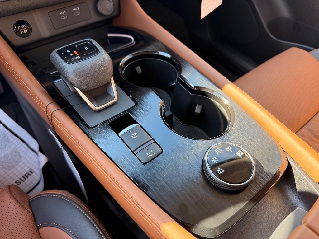 Nissan Rogue Vehicle Full-screen Gallery Image 05