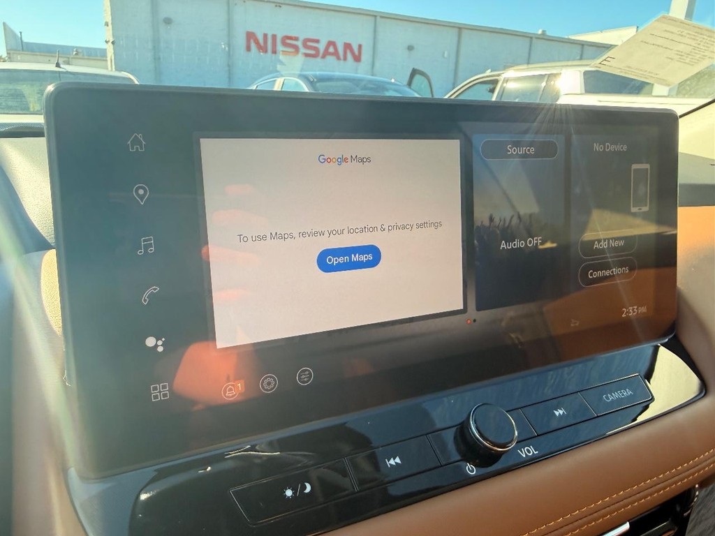 Nissan Rogue Vehicle Full-screen Gallery Image 07