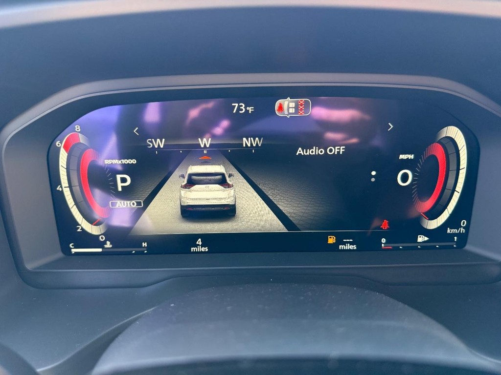 Nissan Rogue Vehicle Full-screen Gallery Image 08