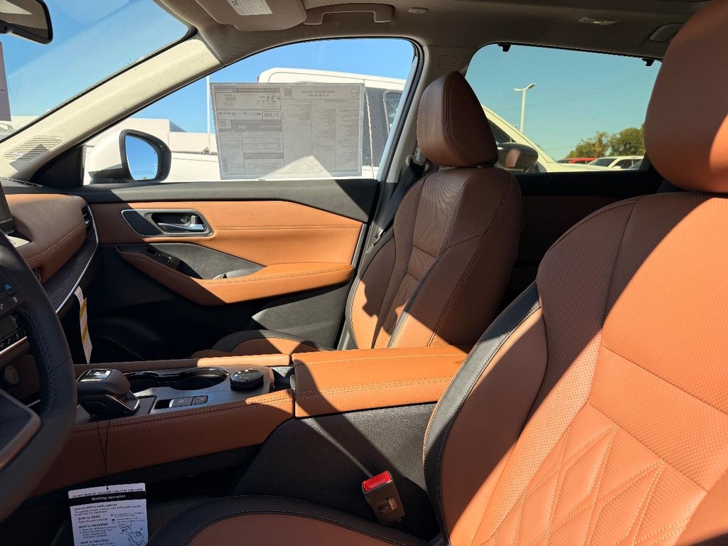 Nissan Rogue Vehicle Full-screen Gallery Image 10