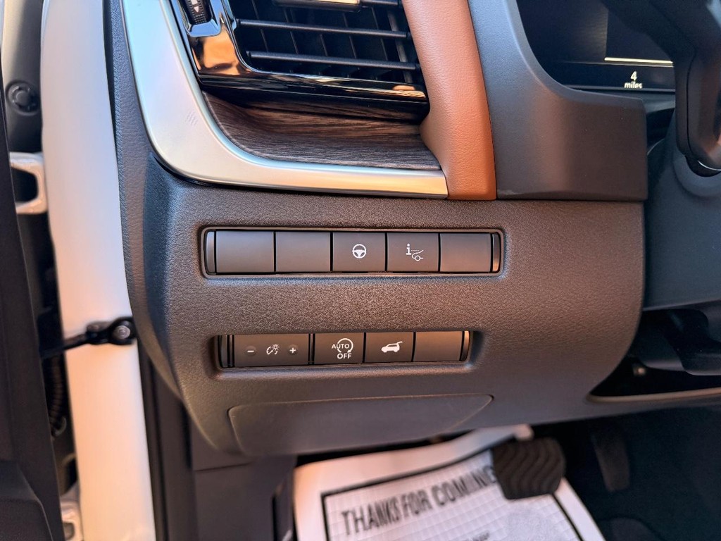 Nissan Rogue Vehicle Full-screen Gallery Image 11