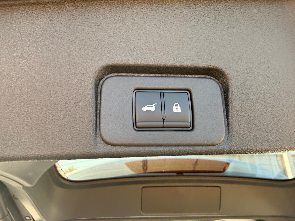 Nissan Rogue Vehicle Full-screen Gallery Image 19