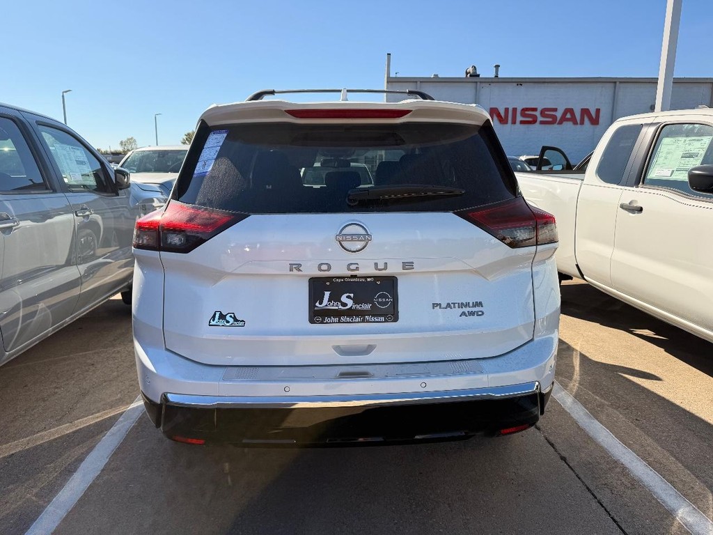 Nissan Rogue Vehicle Full-screen Gallery Image 21