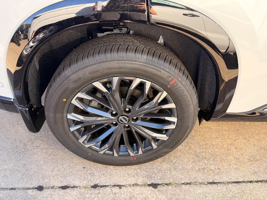 Nissan Rogue Vehicle Full-screen Gallery Image 22