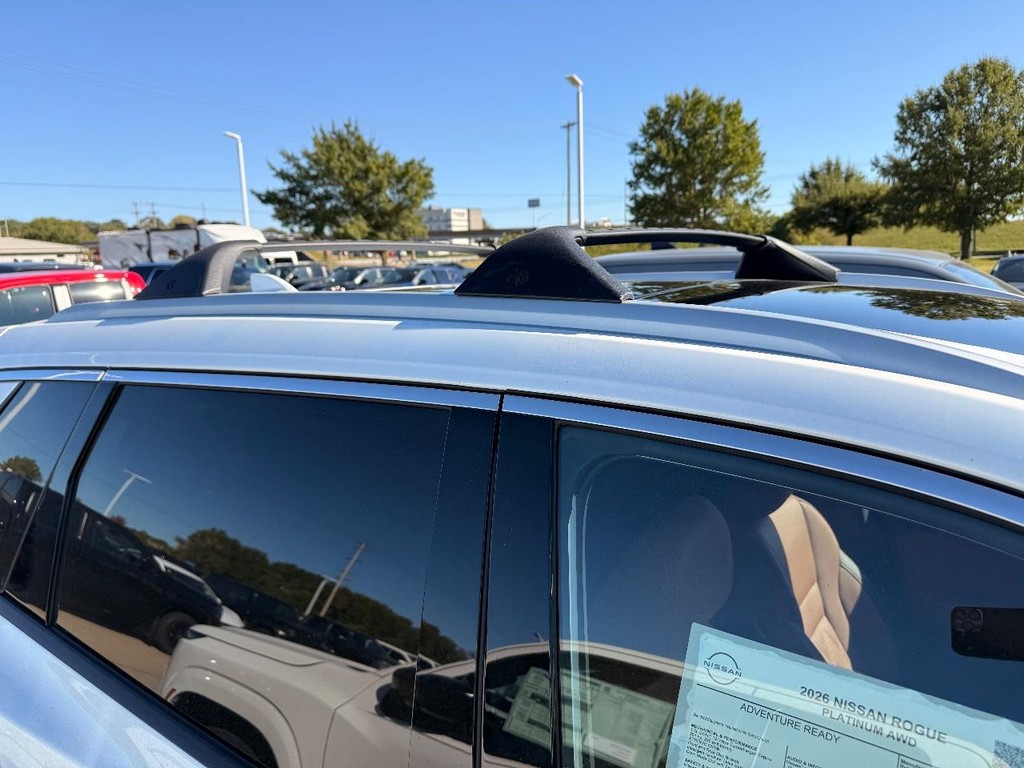 Nissan Rogue Vehicle Full-screen Gallery Image 23