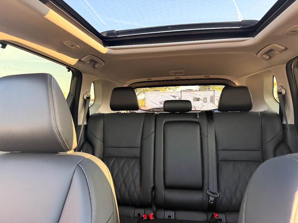 Nissan Rogue Vehicle Full-screen Gallery Image 07