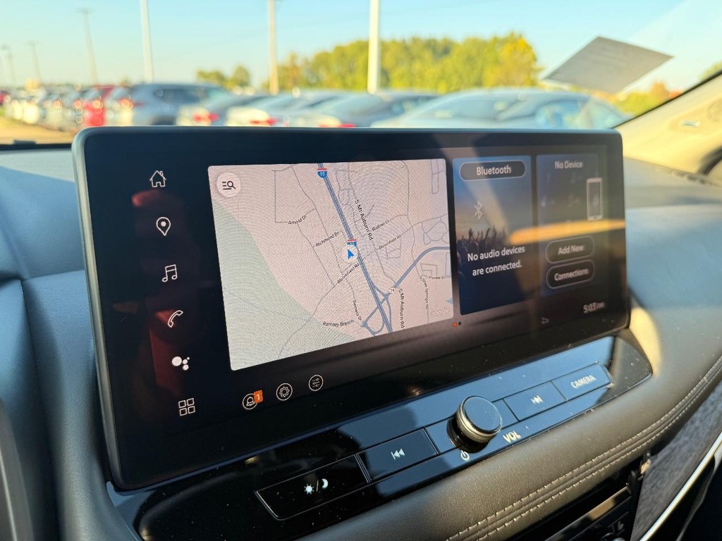 Nissan Rogue Vehicle Full-screen Gallery Image 11