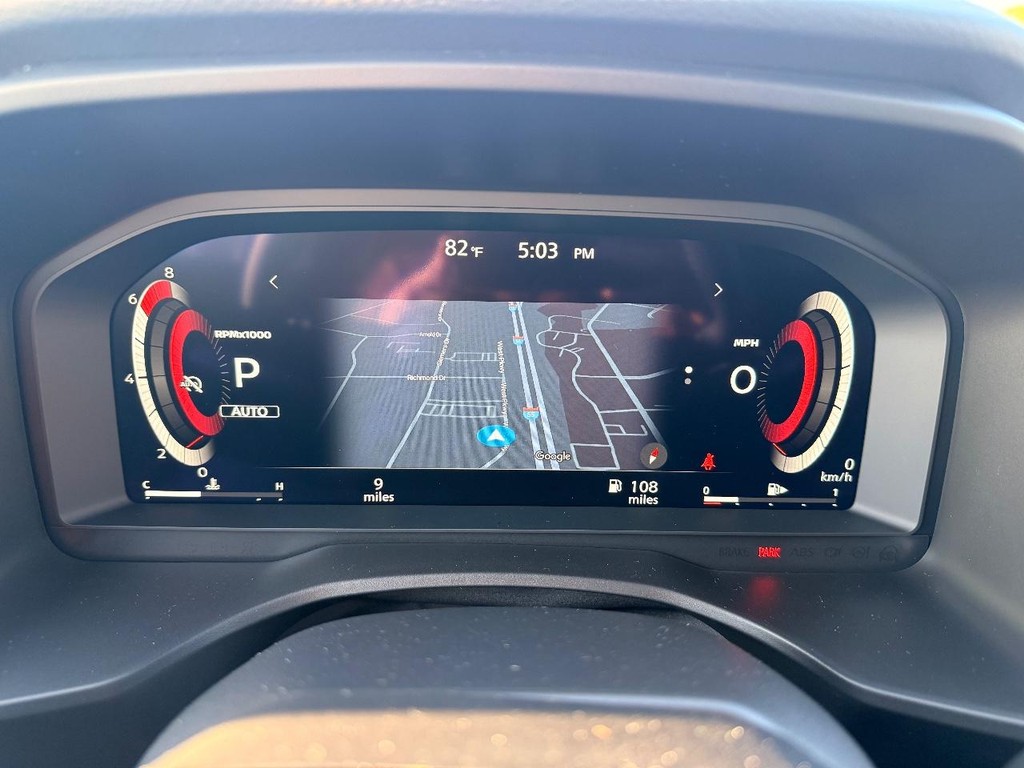 Nissan Rogue Vehicle Full-screen Gallery Image 12