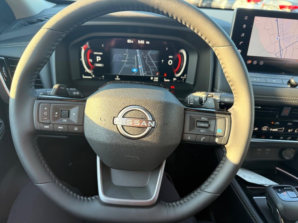 Nissan Rogue Vehicle Full-screen Gallery Image 13