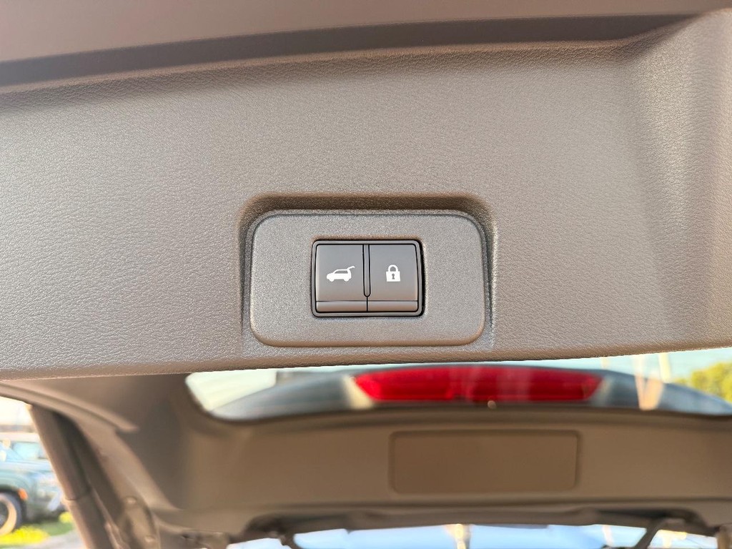 Nissan Rogue Vehicle Full-screen Gallery Image 26