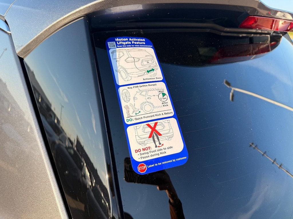 Nissan Rogue Vehicle Full-screen Gallery Image 28