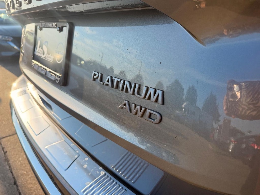 Nissan Rogue Vehicle Full-screen Gallery Image 29