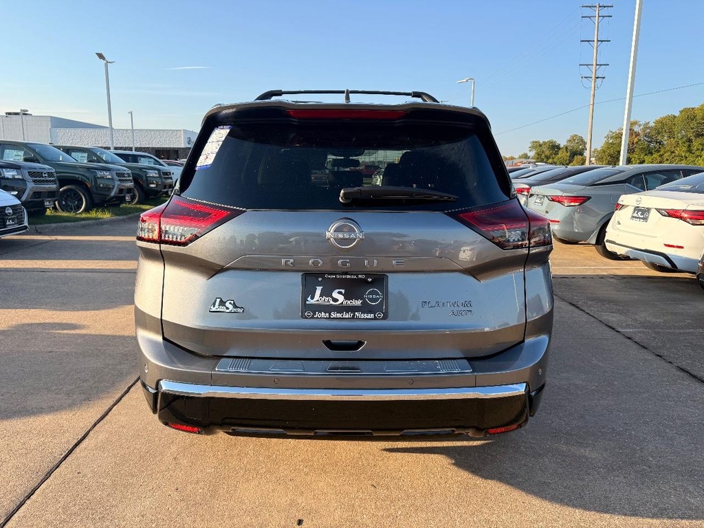 Nissan Rogue Vehicle Full-screen Gallery Image 30