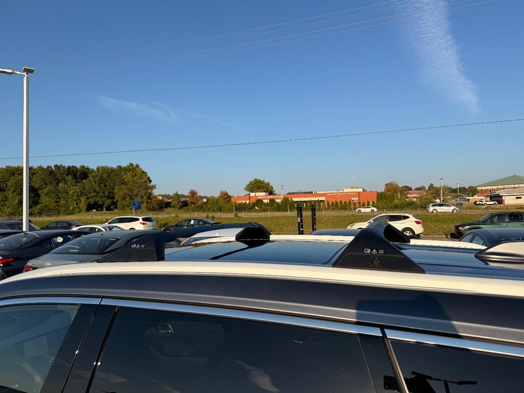 Nissan Rogue Vehicle Full-screen Gallery Image 31