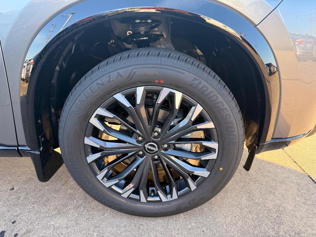 Nissan Rogue Vehicle Full-screen Gallery Image 32