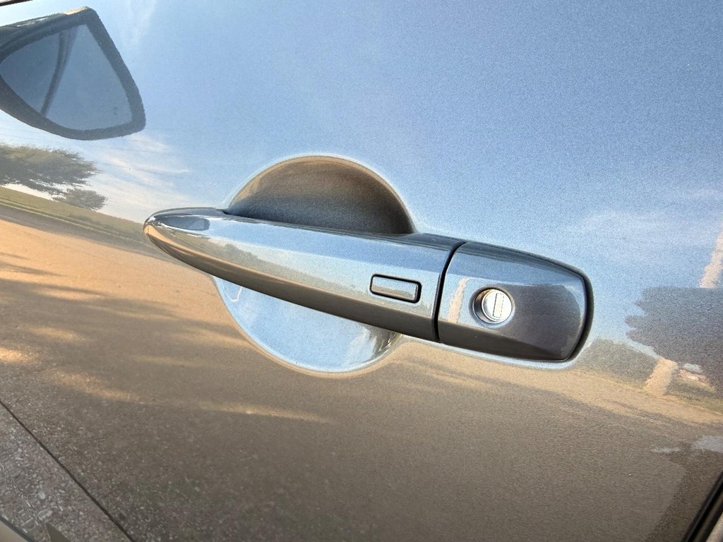 Nissan Pathfinder Vehicle Full-screen Gallery Image 10