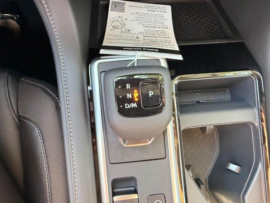 Nissan Pathfinder Vehicle Full-screen Gallery Image 13