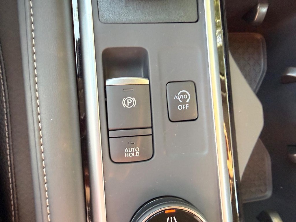 Nissan Pathfinder Vehicle Full-screen Gallery Image 14