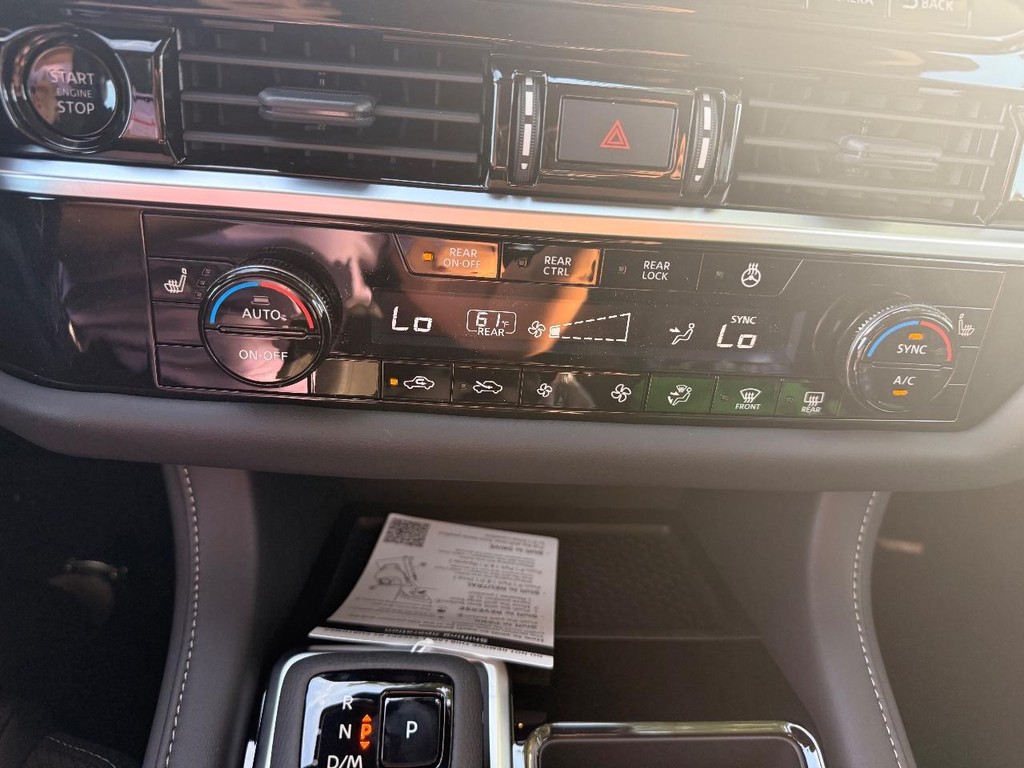 Nissan Pathfinder Vehicle Full-screen Gallery Image 15