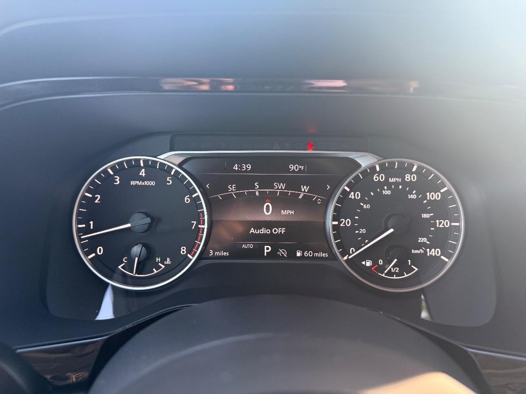 Nissan Pathfinder Vehicle Full-screen Gallery Image 16