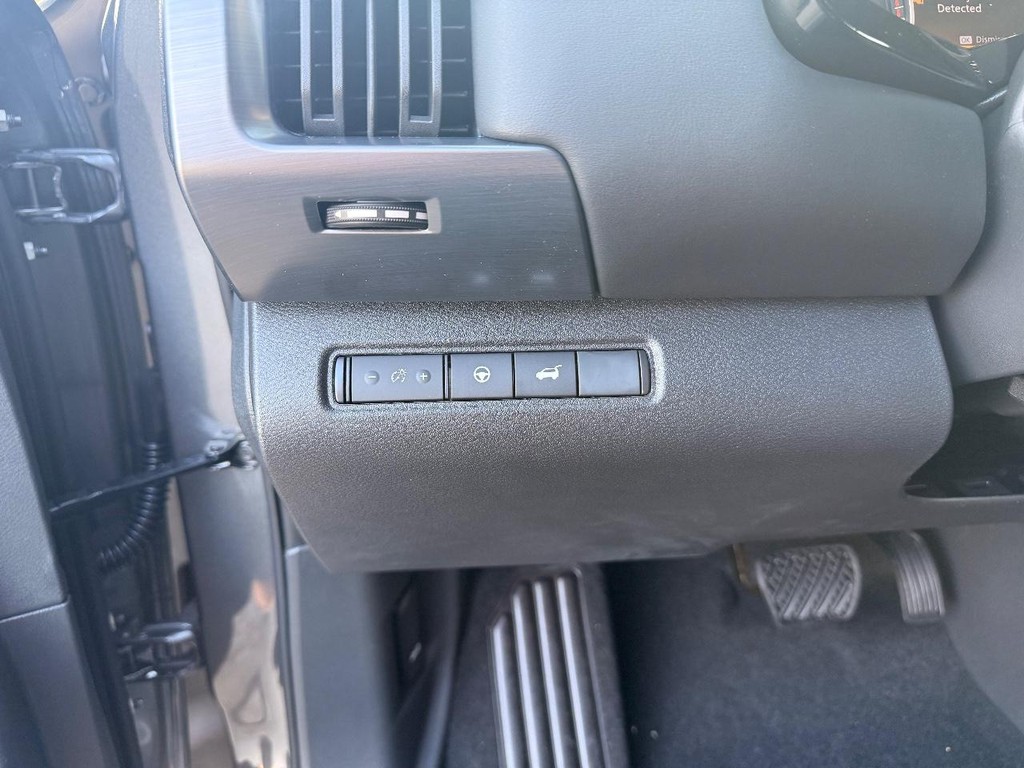 Nissan Pathfinder Vehicle Full-screen Gallery Image 19