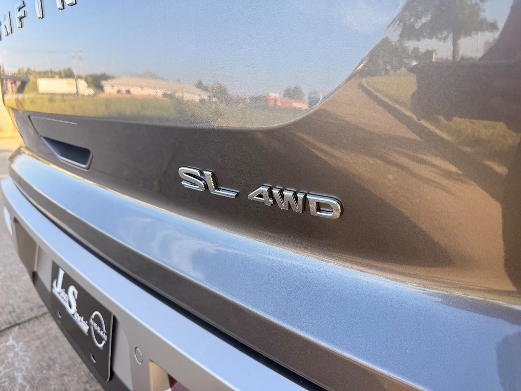 Nissan Pathfinder Vehicle Full-screen Gallery Image 29