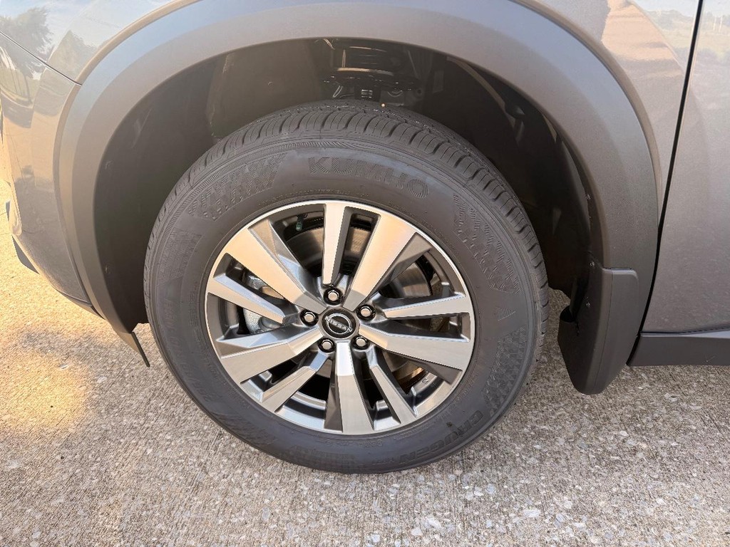 Nissan Pathfinder Vehicle Full-screen Gallery Image 30