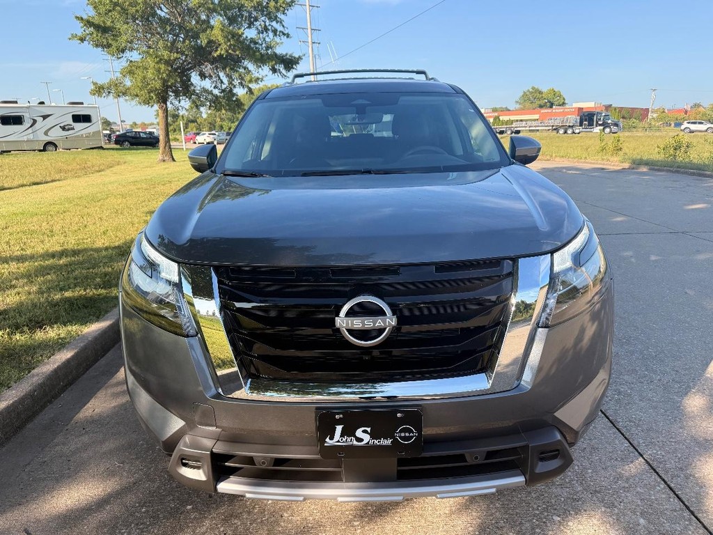 Nissan Pathfinder Vehicle Full-screen Gallery Image 31