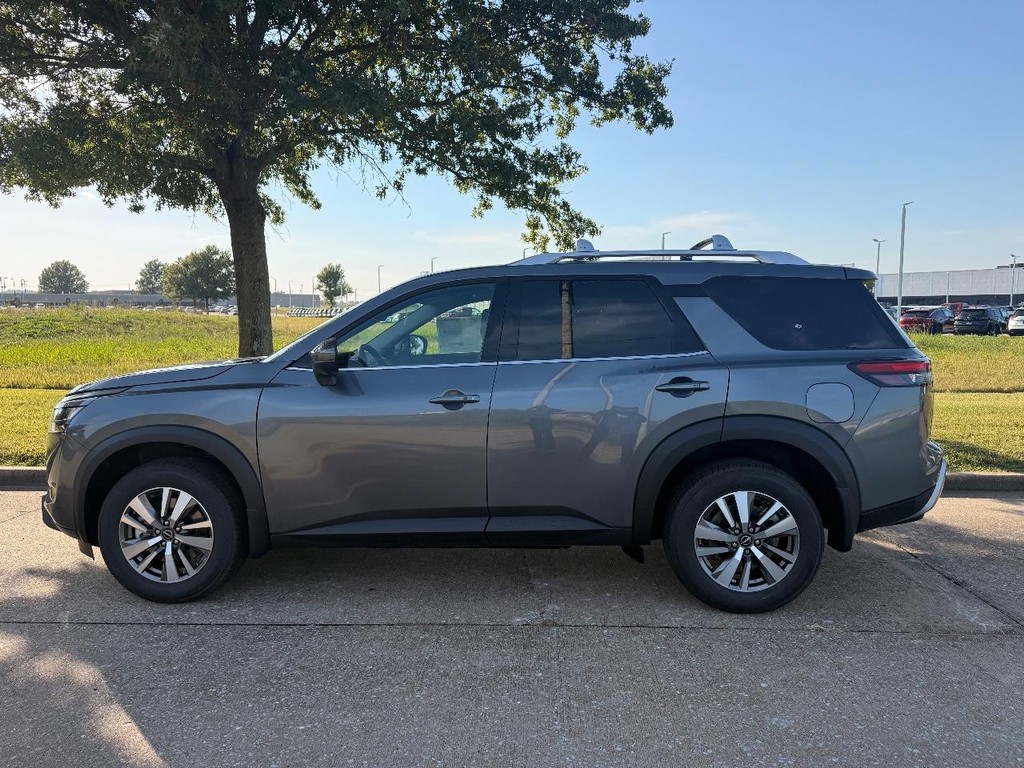 Nissan Pathfinder Vehicle Full-screen Gallery Image 33