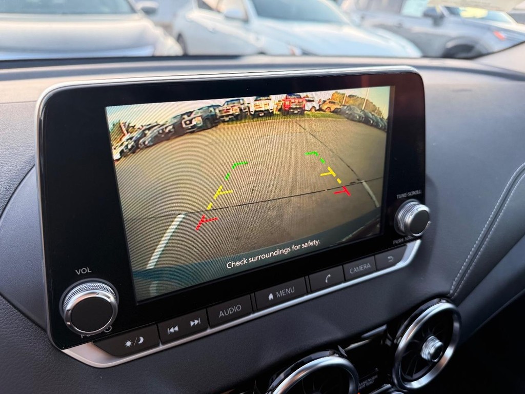 Nissan Sentra Vehicle Full-screen Gallery Image 02