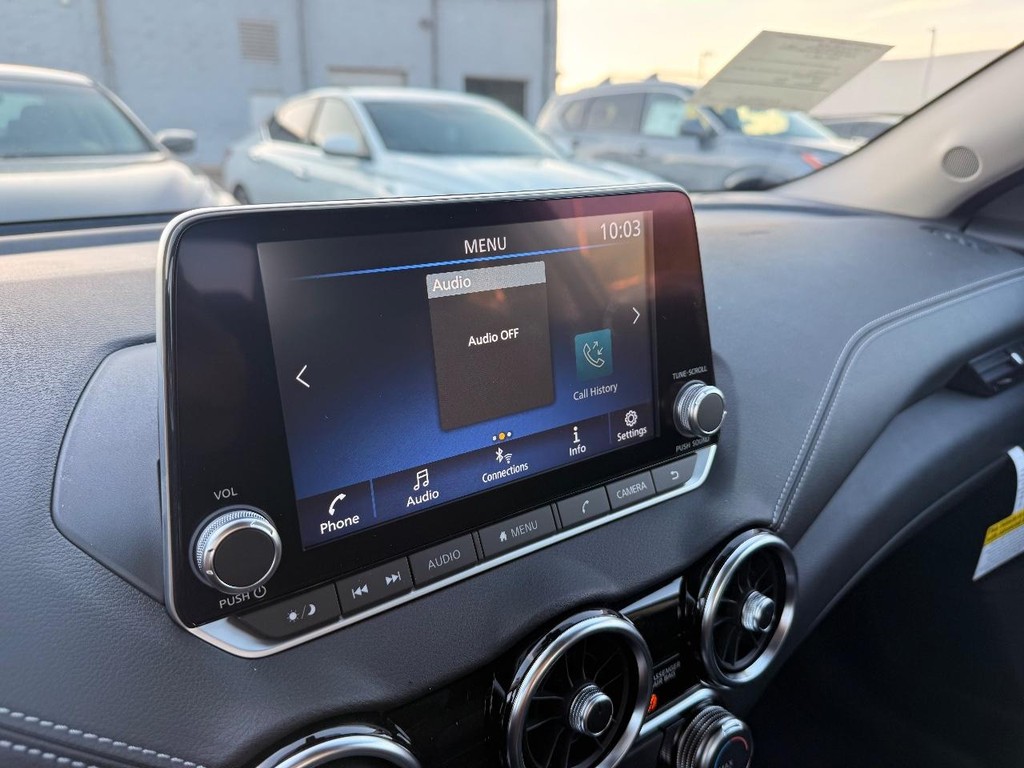 Nissan Sentra Vehicle Full-screen Gallery Image 08