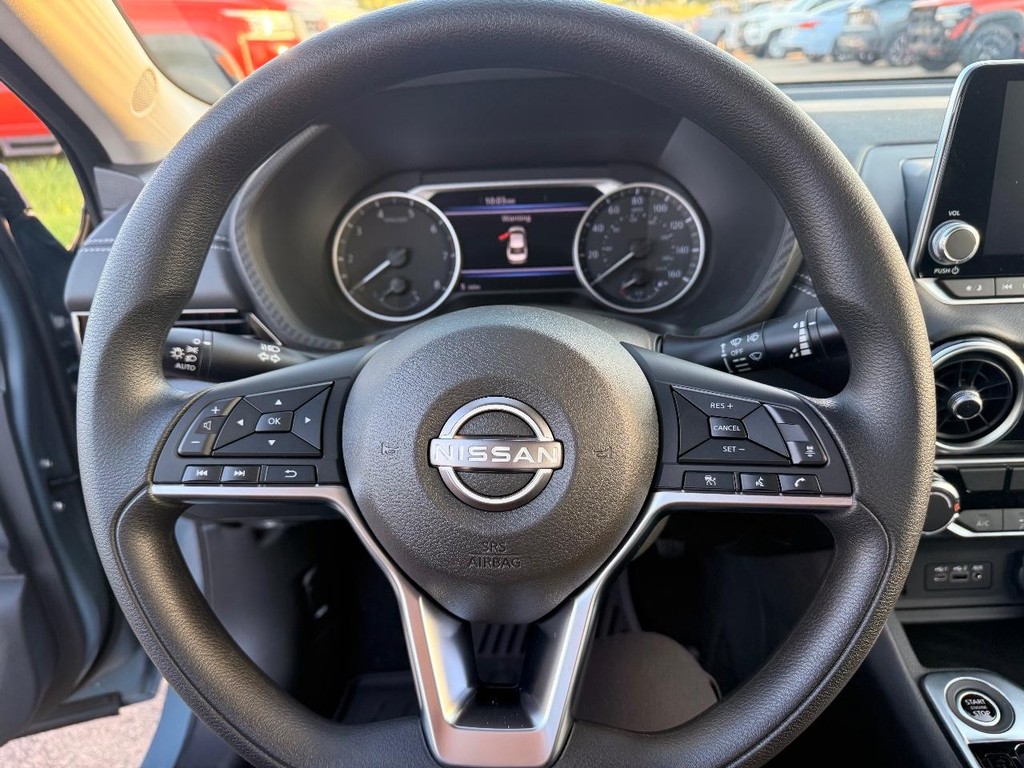 Nissan Sentra Vehicle Full-screen Gallery Image 12