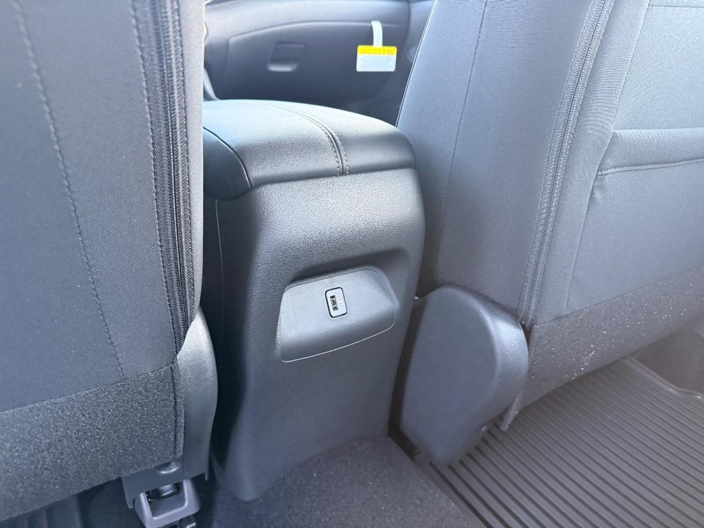 Nissan Sentra Vehicle Full-screen Gallery Image 17