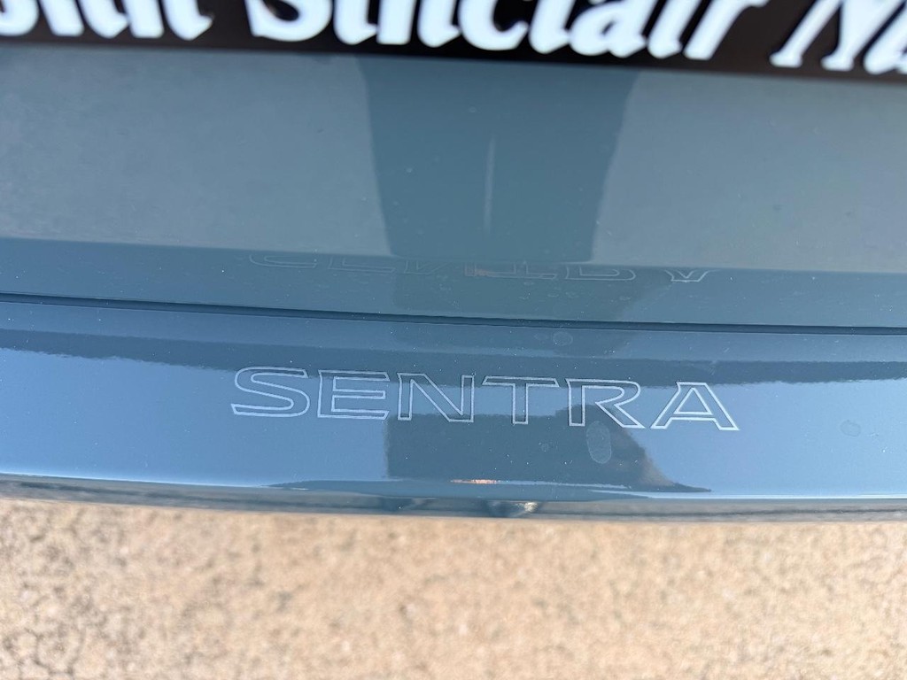 Nissan Sentra Vehicle Full-screen Gallery Image 20