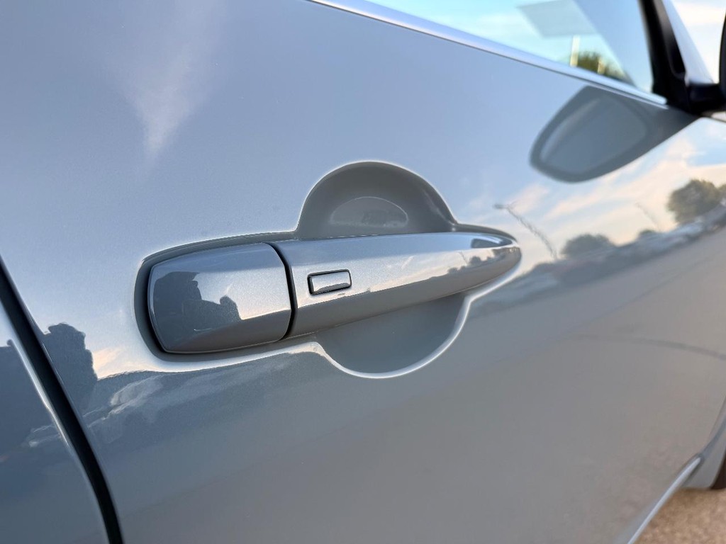 Nissan Sentra Vehicle Full-screen Gallery Image 21