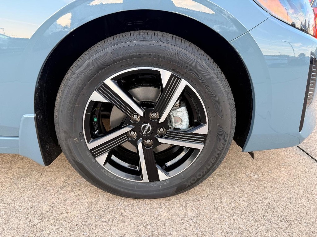 Nissan Sentra Vehicle Full-screen Gallery Image 22